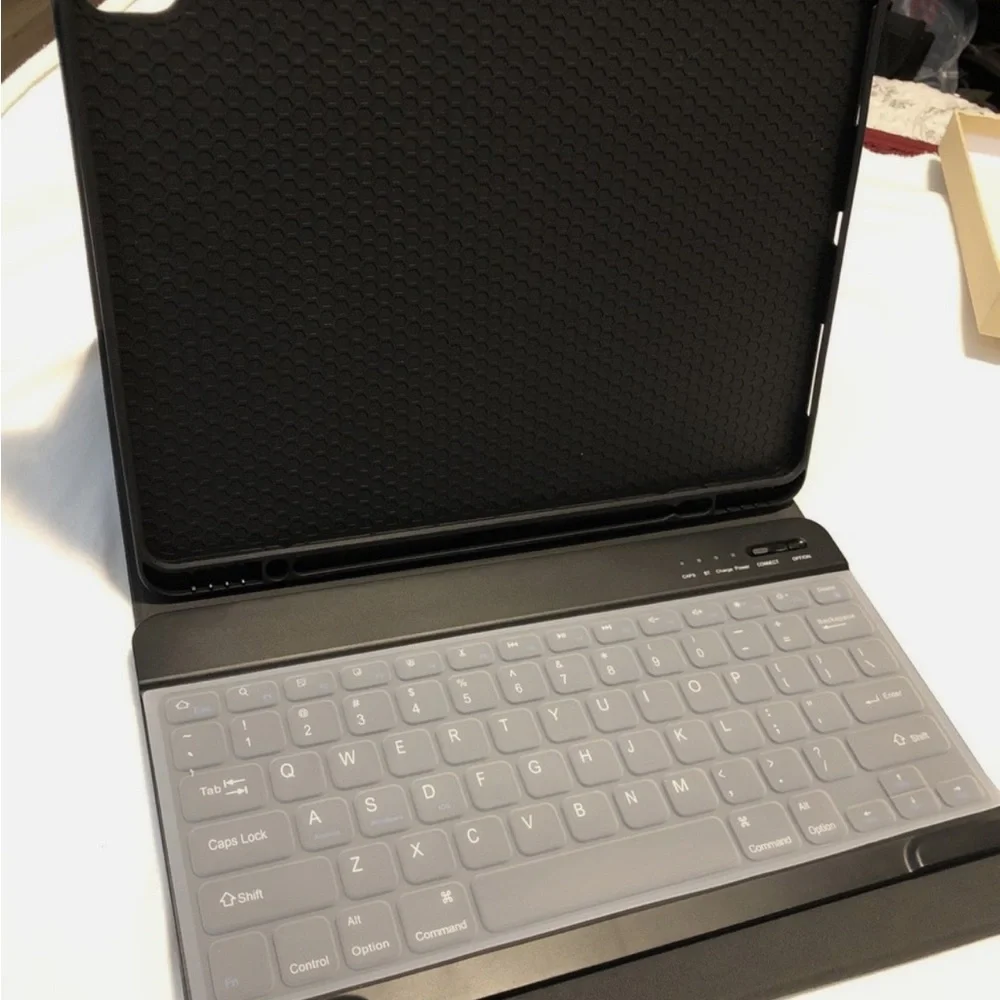 Bluetooth Wireless Keyboard & Ipad/Tablet Case for iPad Air 5/4 2024 - New